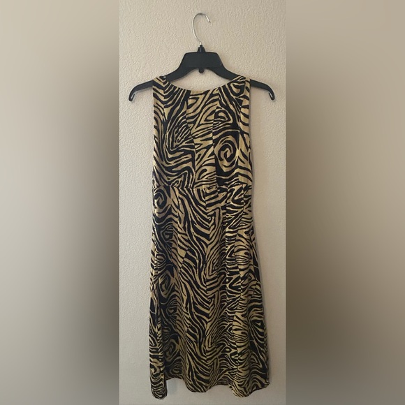 Lost + Wander Helena Love Tiger Print Midi Dress Size Small NWOT - Picture 6 of 9